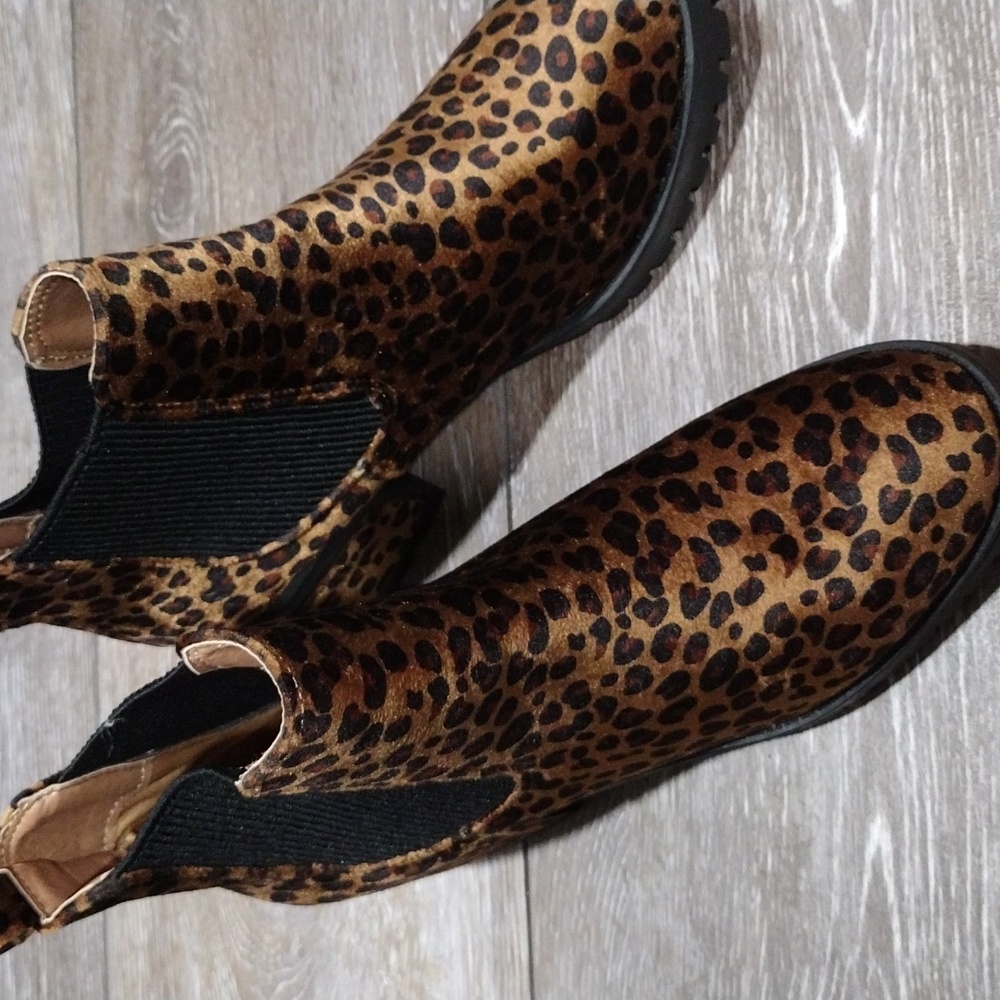 Seven 7 womens leopard print fabric ankle boots. NWOT. Size 10